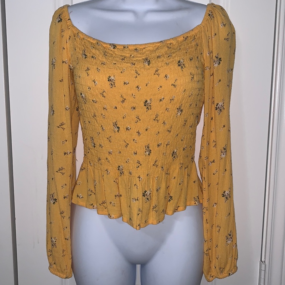 Hollister off the shoulder yellow floral top